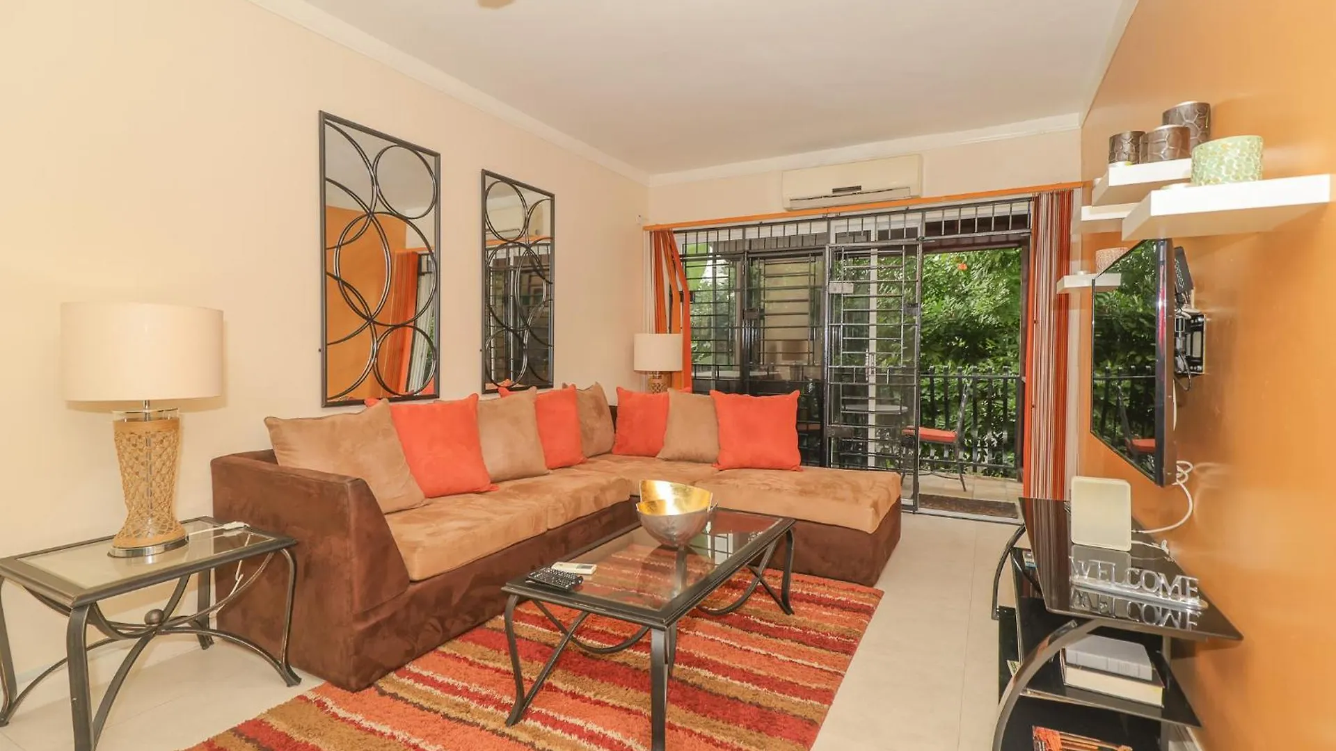 Abu Dhabi Suites 2Br W Balcony & Pool Кингстон